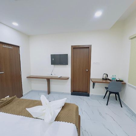 Hotel Apex Inn Hyderabad Airport Buitenkant foto