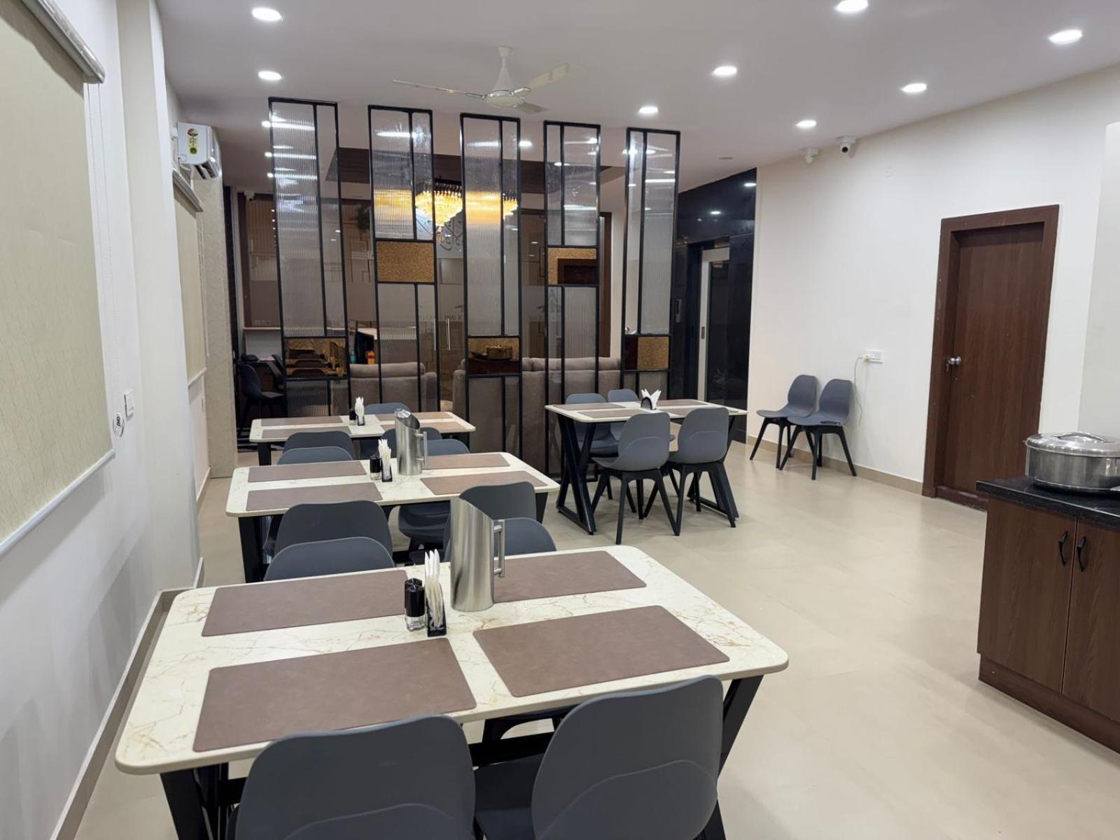 Hotel Apex Inn Hyderabad Airport Buitenkant foto